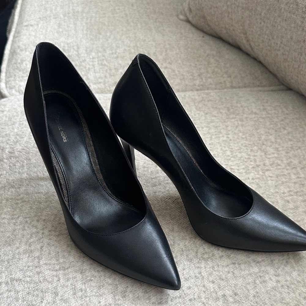 SALE !!! Michael Kors Classic Black Heels